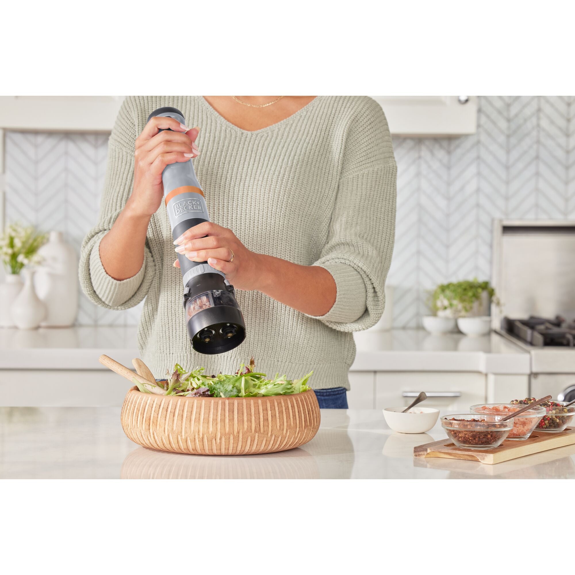 black-decker-kitchen-wand-2-in-1-salt-and-pepper-grinder-attachment image 2