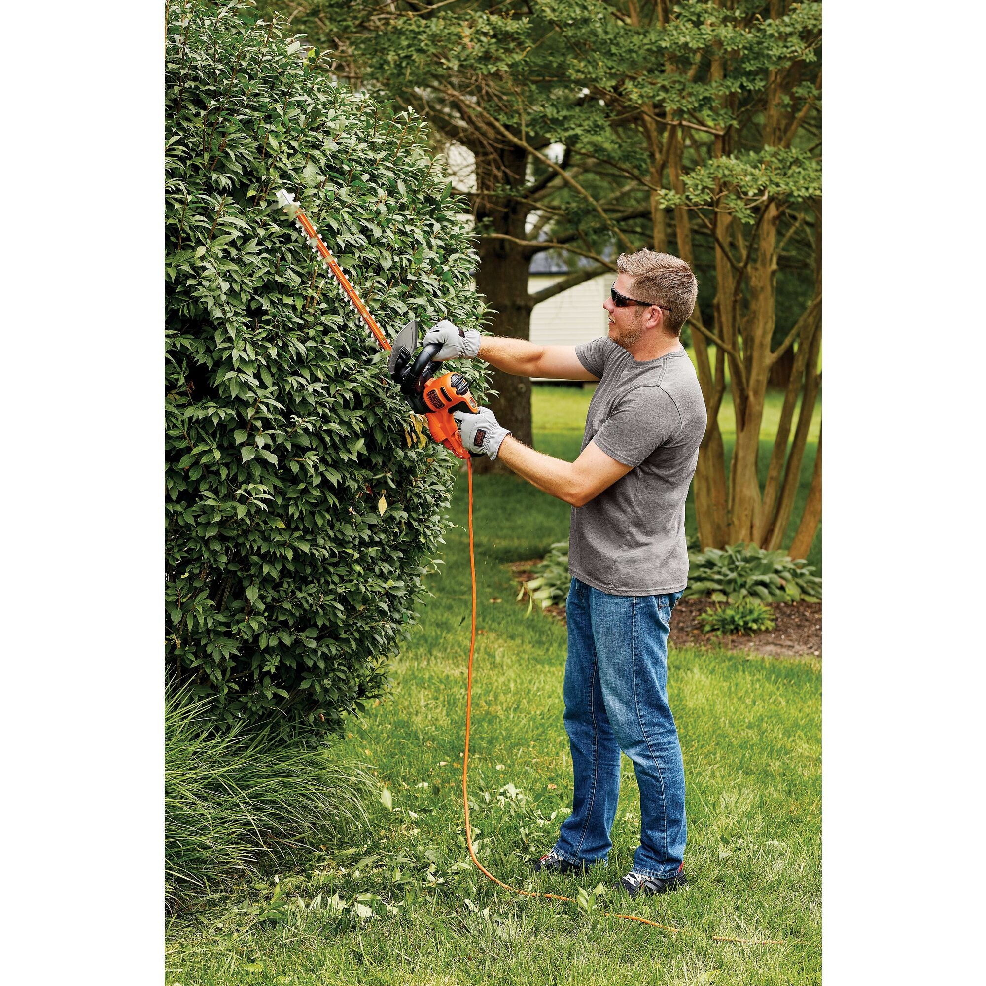 black-decker-20-inch-hedge-trimmer-with-saw-corded-best-seller image 2