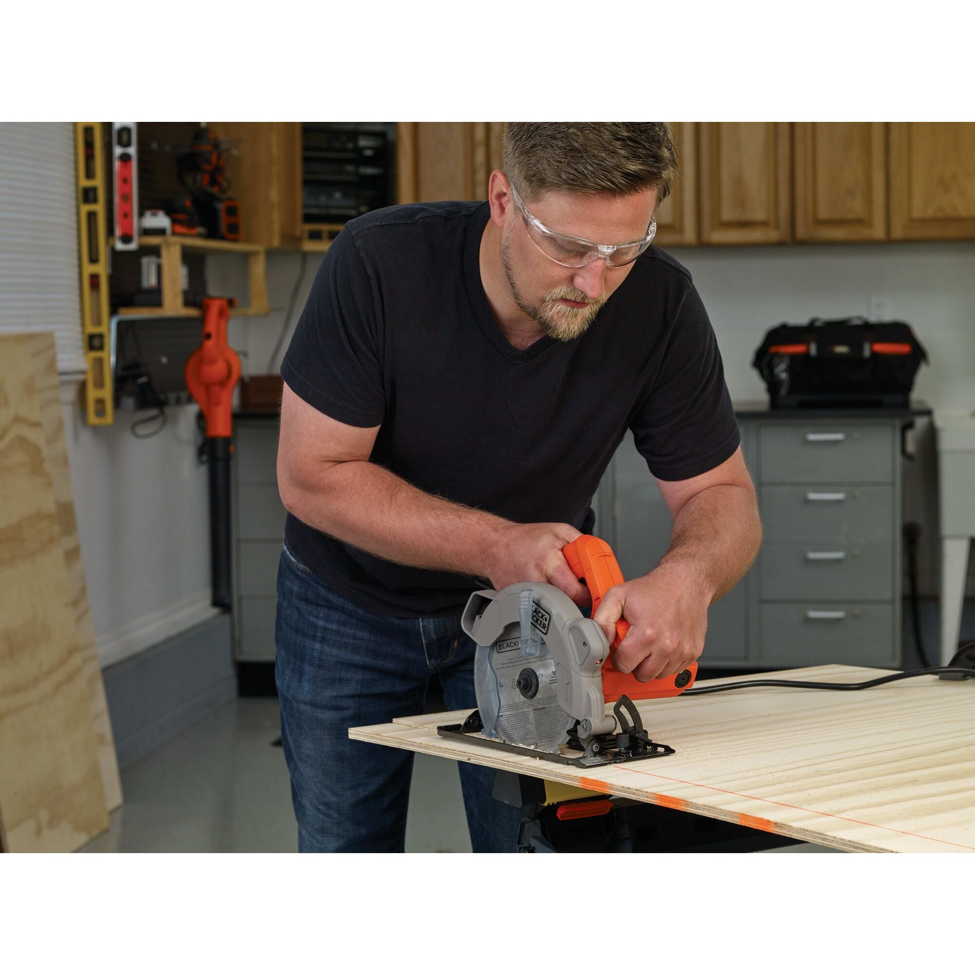 black-decker-7-1-4-inch-circular-saw-with-laser-guide-13-amp image 2