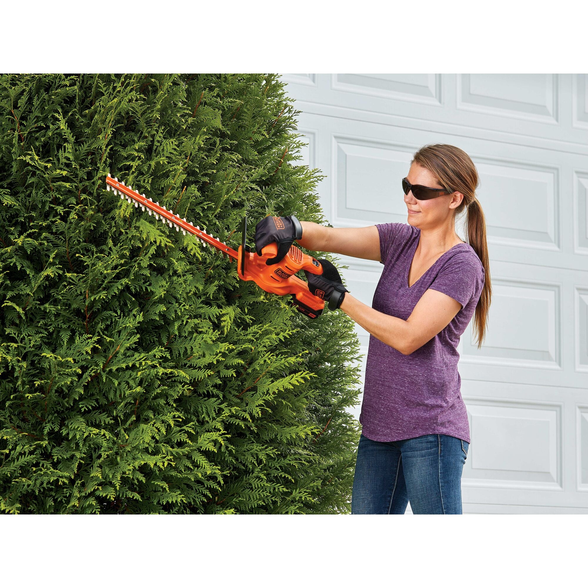 black-decker-20v-max-powerconnect-18-cordless-hedge-trimmer-with-battery-charger image 2