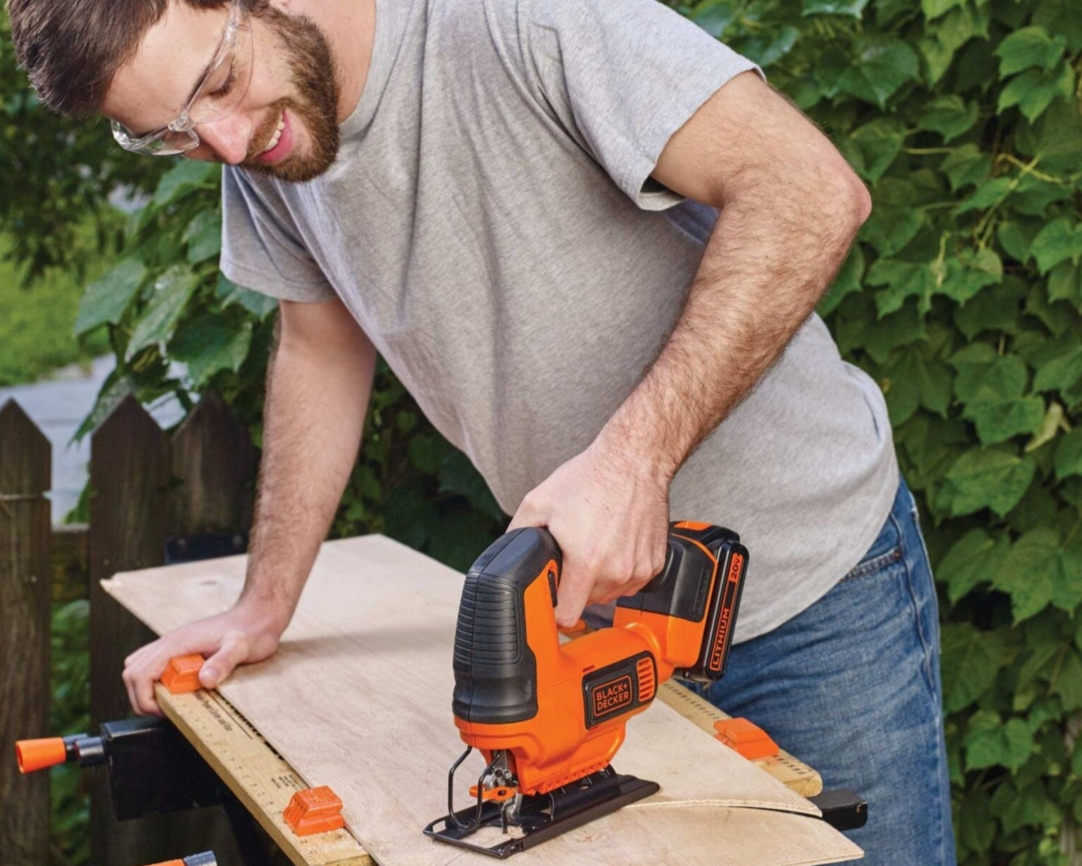 black-decker-20v-max-powerconnect-cordless-variable-speed-jigsaw-battery-and-cha image 2