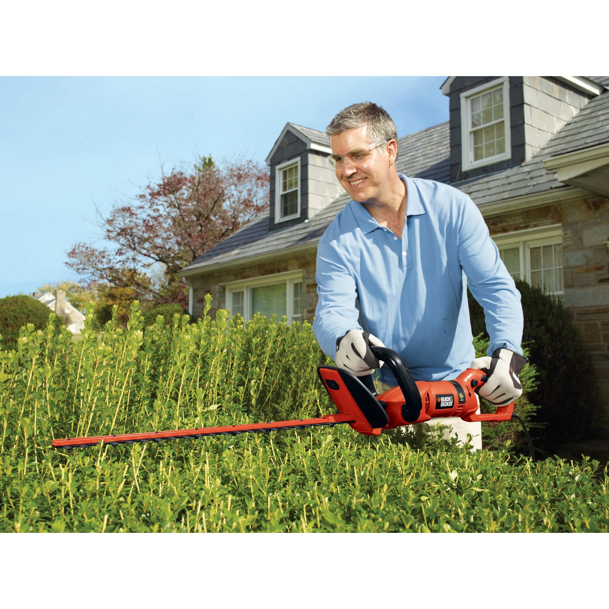 black-decker-24-inch-hedge-trimmer-3-3-amp-rotating-handle-dual-blade-action image 2