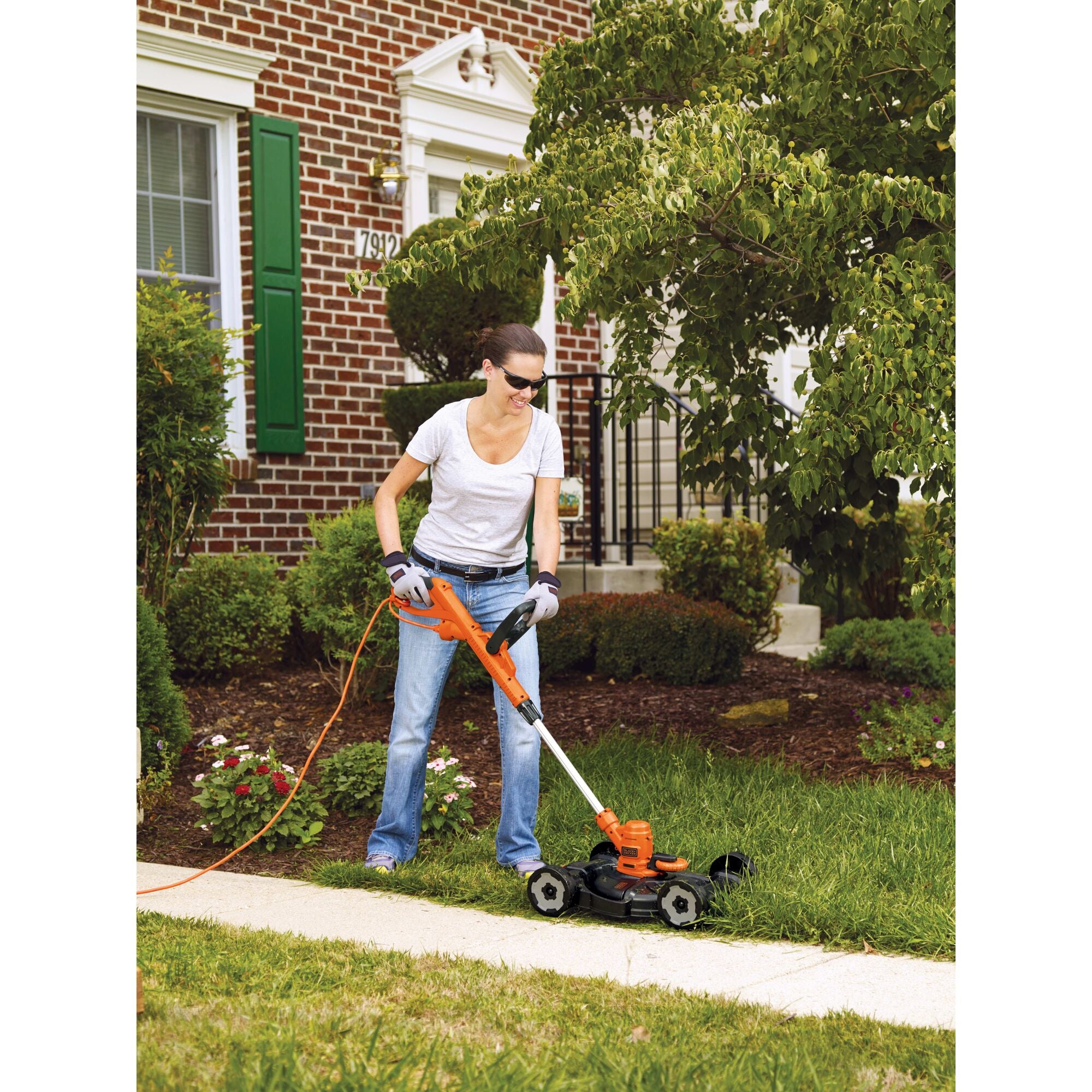 black-decker-3-in-1-string-trimmer-edger-lawn-mower-6-5-amp-12-inch-corded image 3