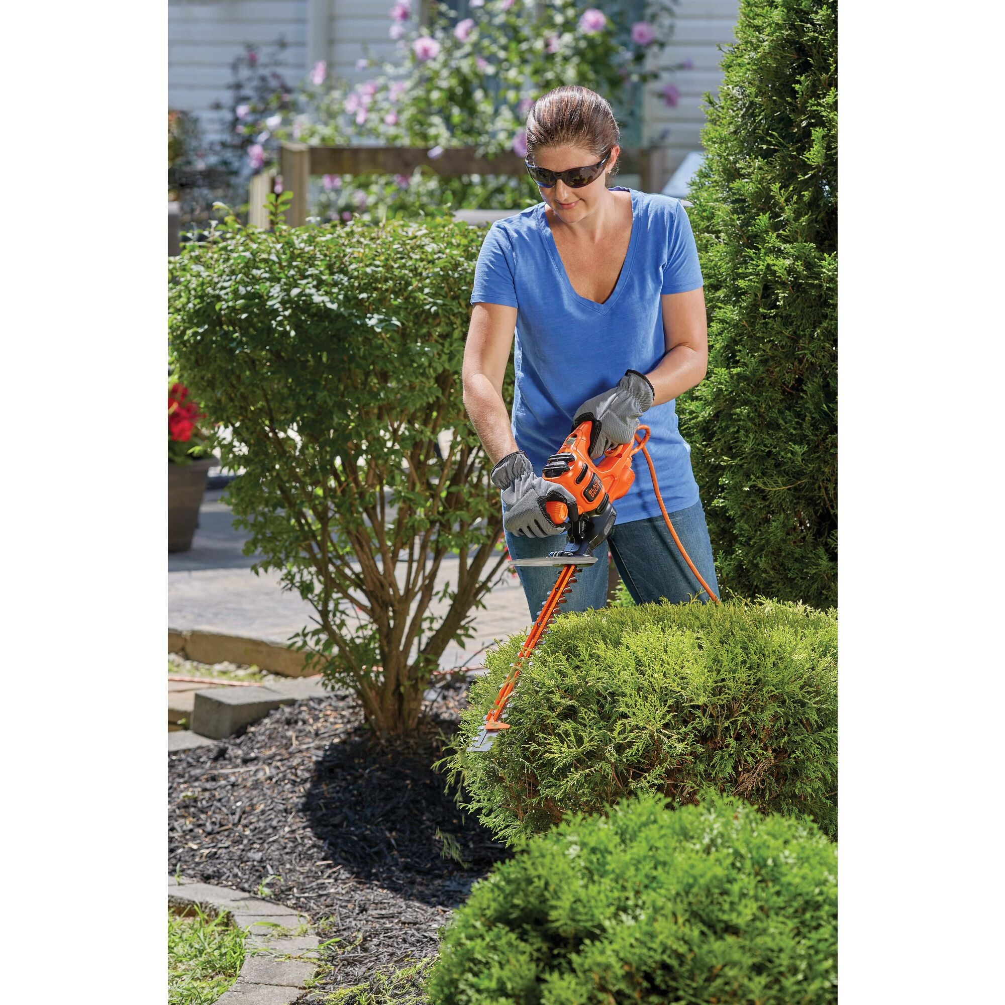 black-decker-16-inch-electric-hedge-trimmer-with-dual-action-blade image 2