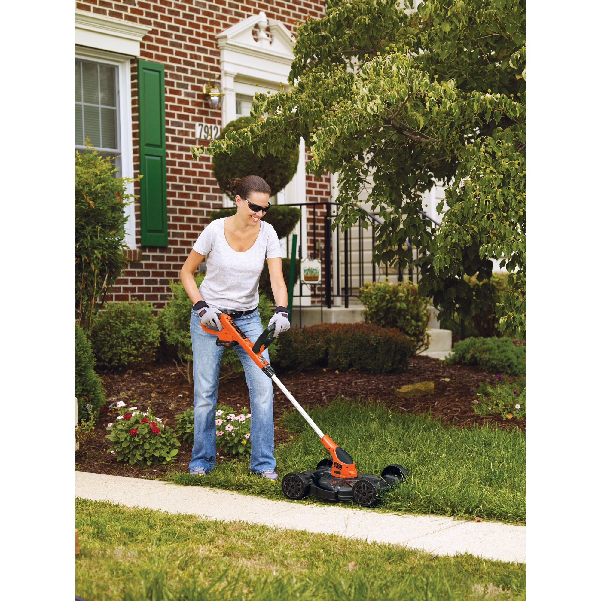 black-decker-20v-max-powerconnect-cordless-12-inch-3-in-1-compact-mower-battery- image 2