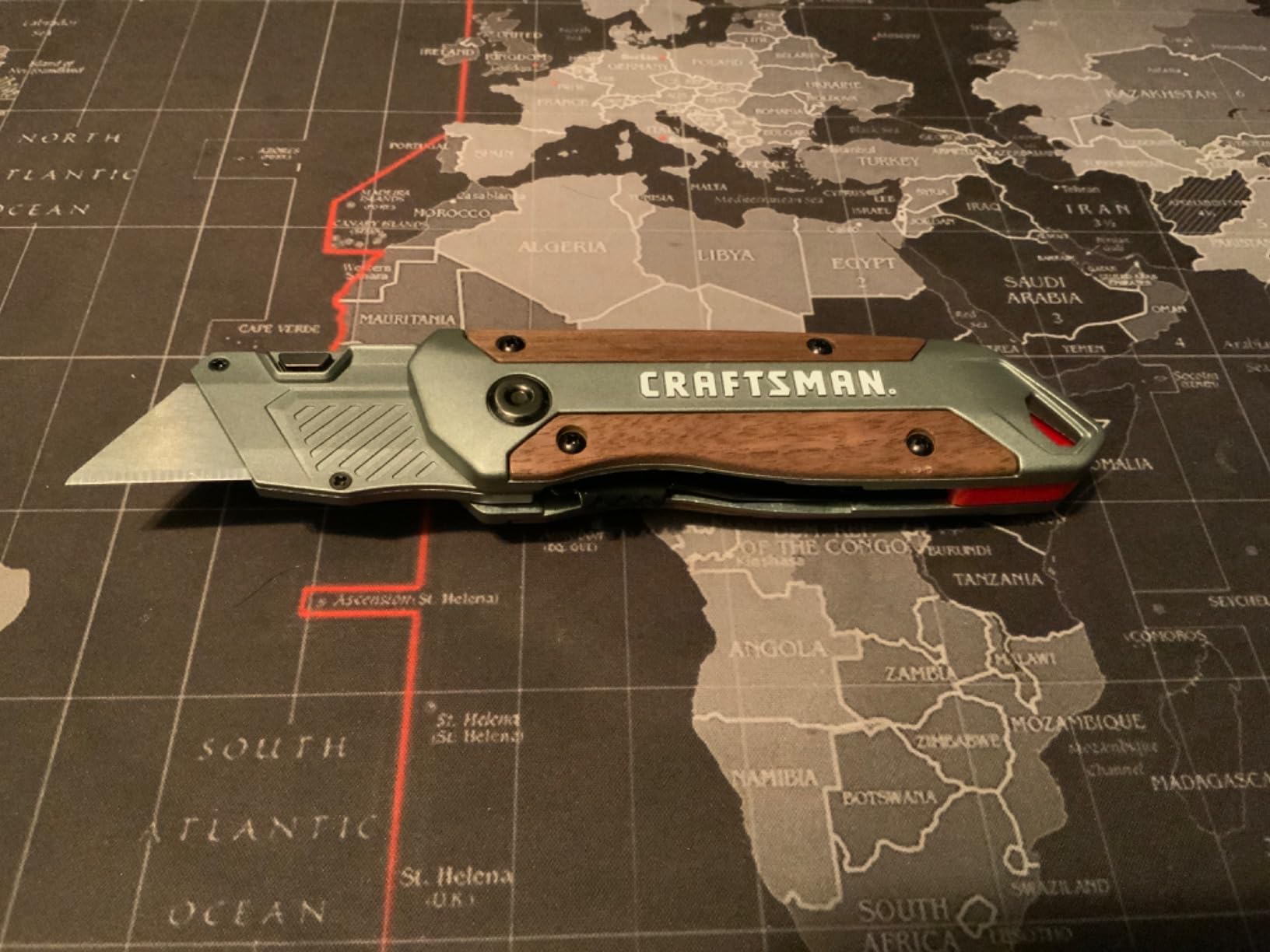 Decent utility knife