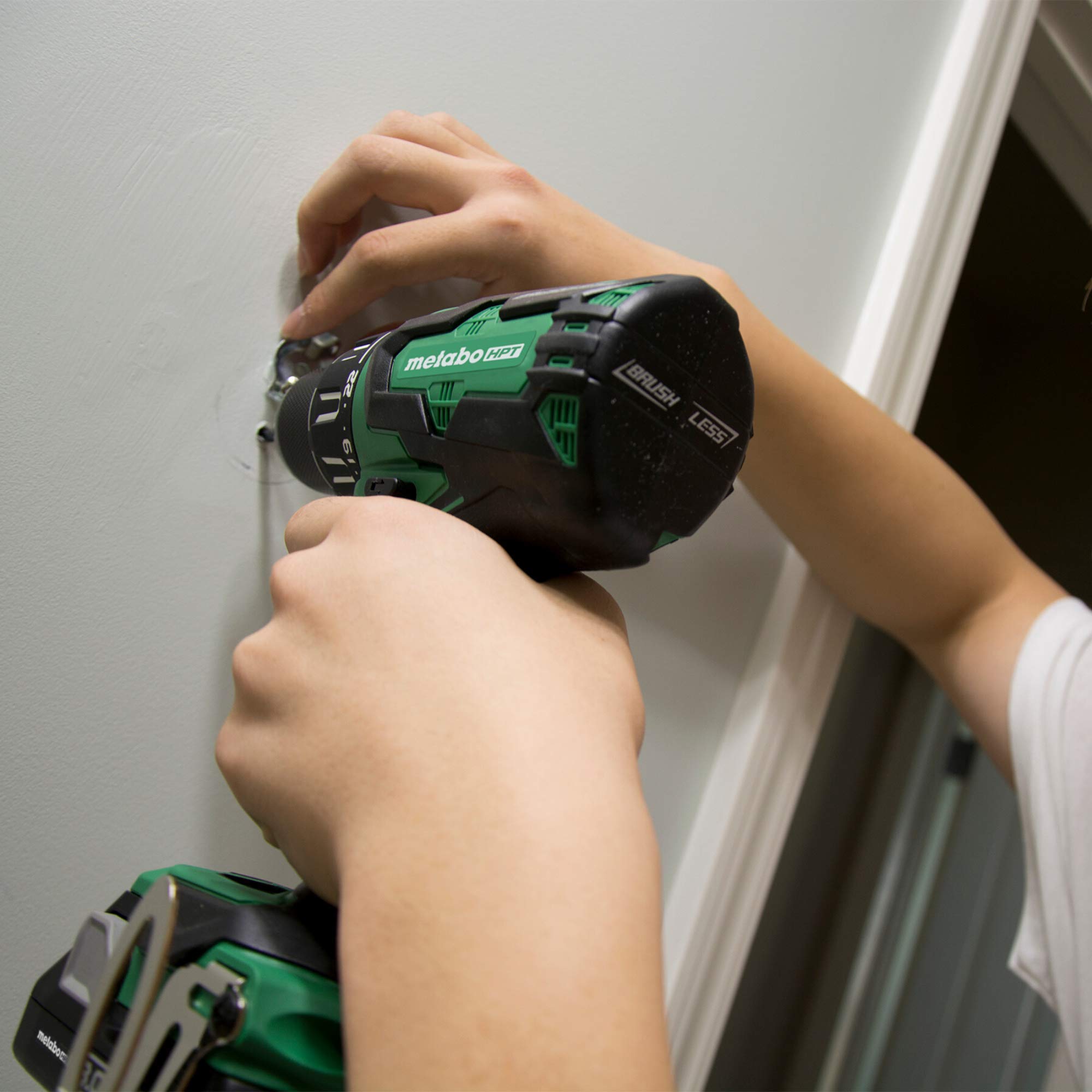 metabo-hpt-18v-brushless-hammer-drill-kit-dv18dbl2-with-two-6-0ah-batteries image 7