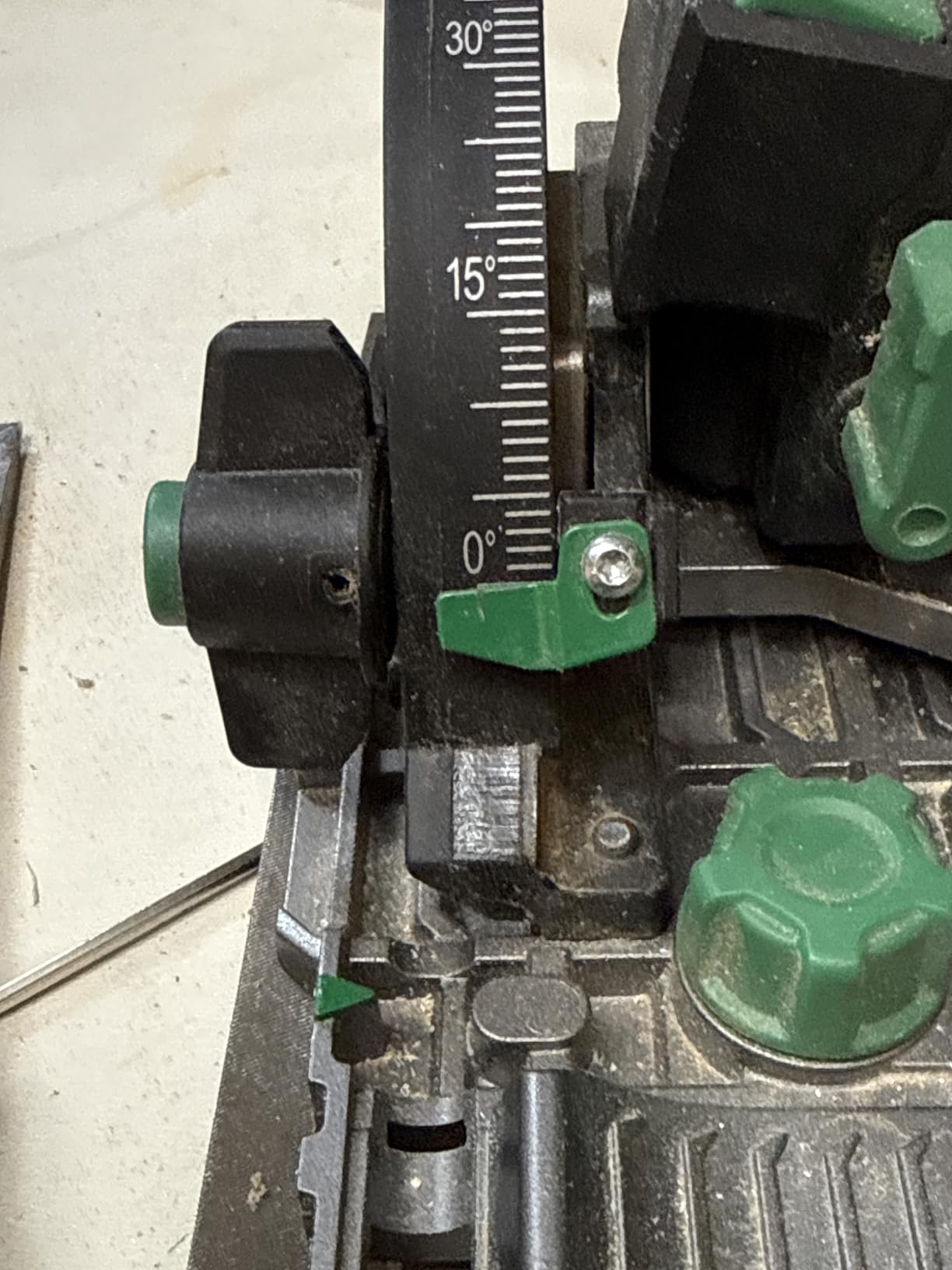 Good saw, but the bevel stops are not precise