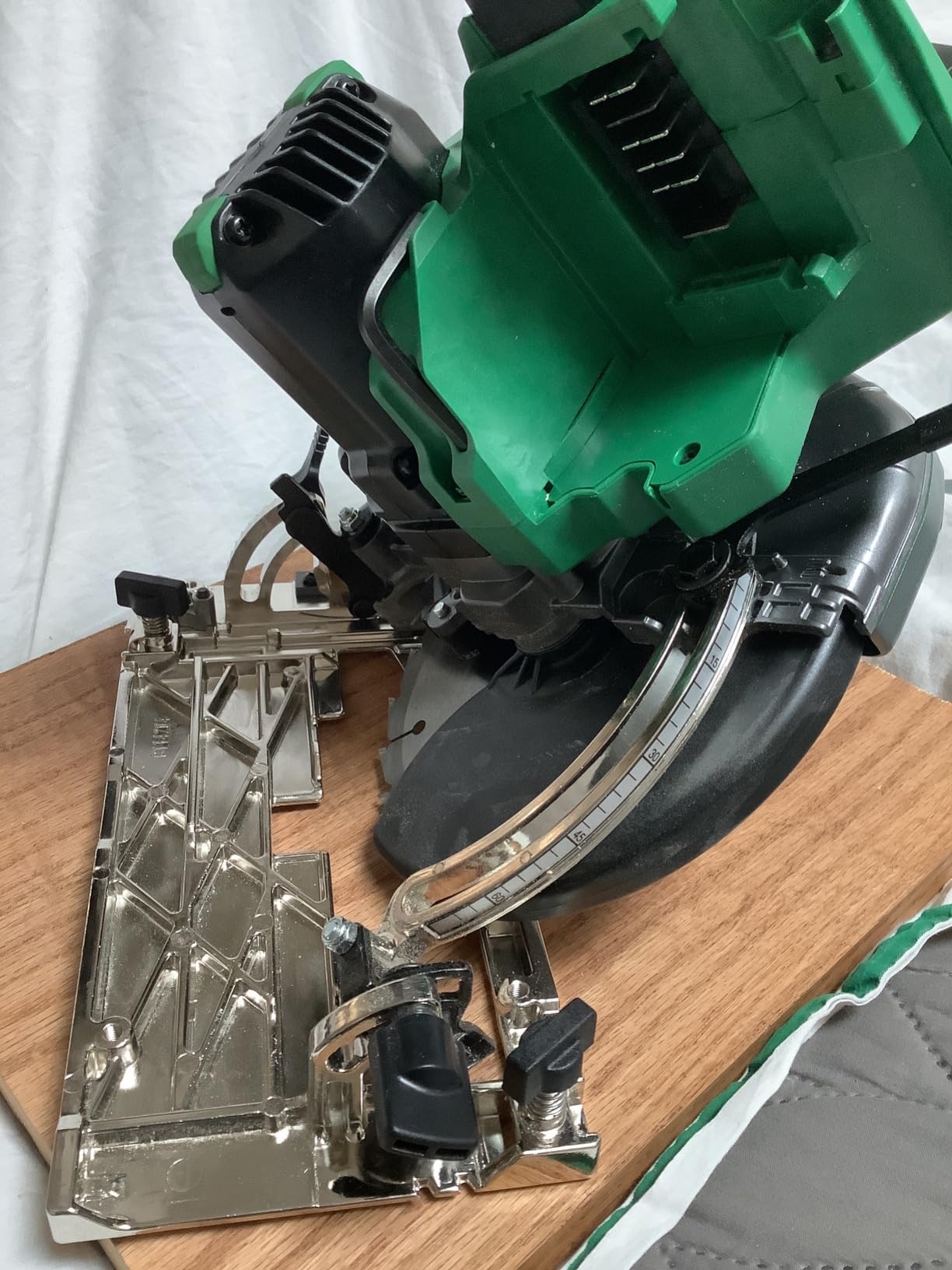 Great saw, but no battery included