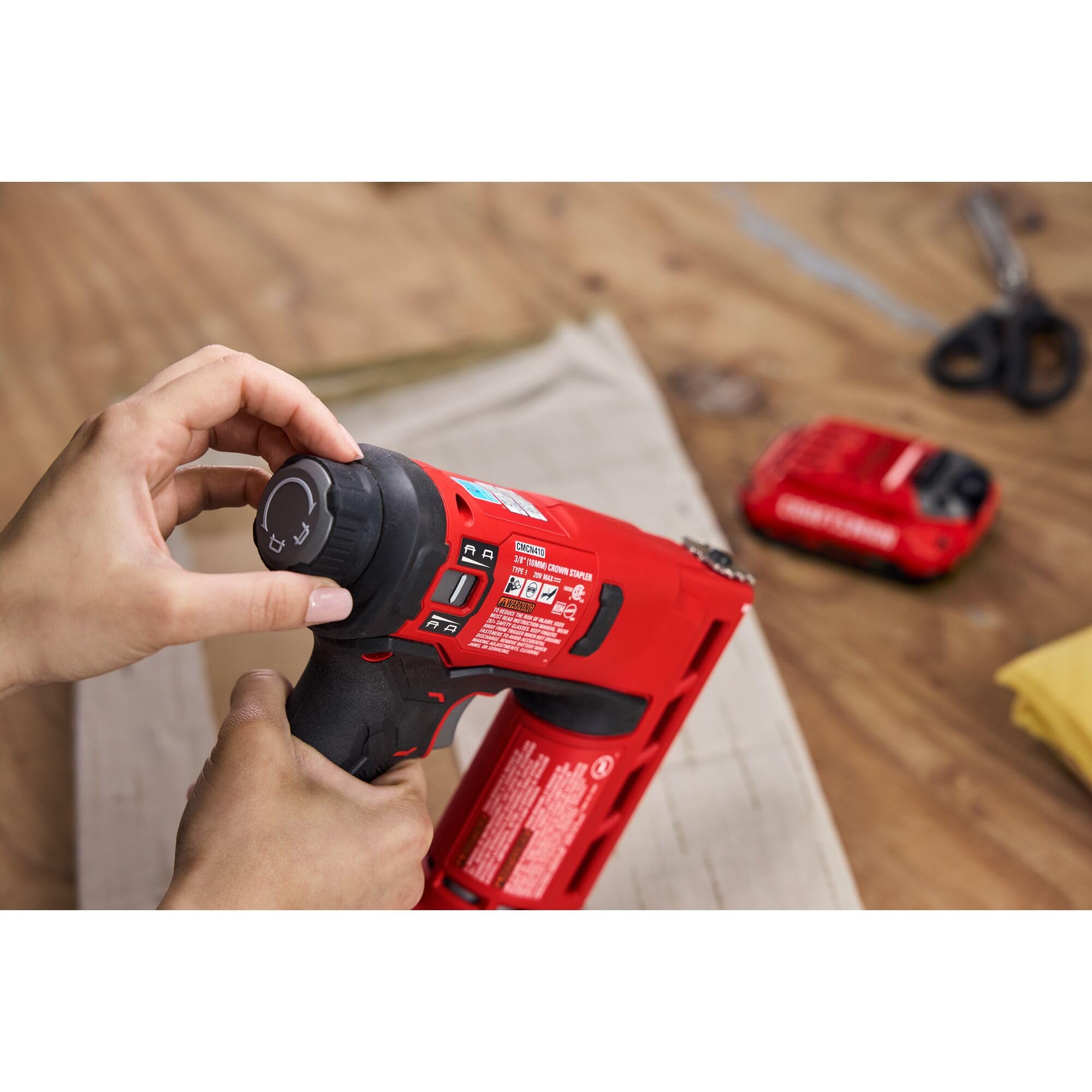 craftsman-v20-3-8-inch-crown-stapler-battery-powered-tool-only-cmcn410b image 6