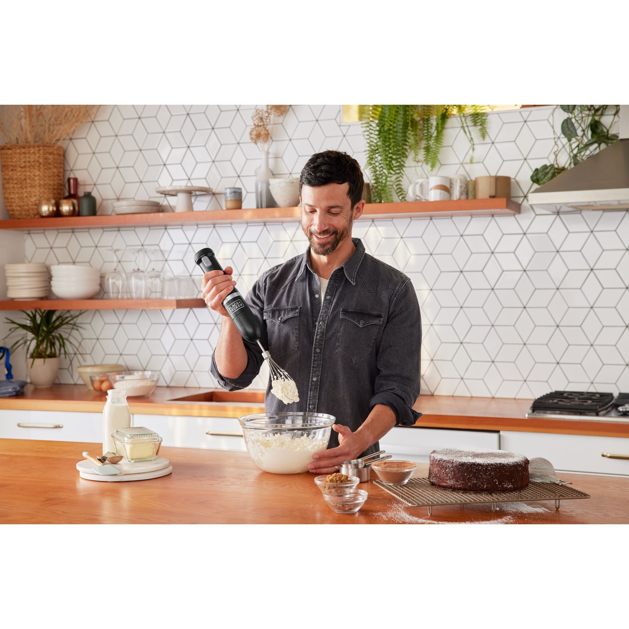 black-decker-kitchen-wand-whisk-attachment image 2