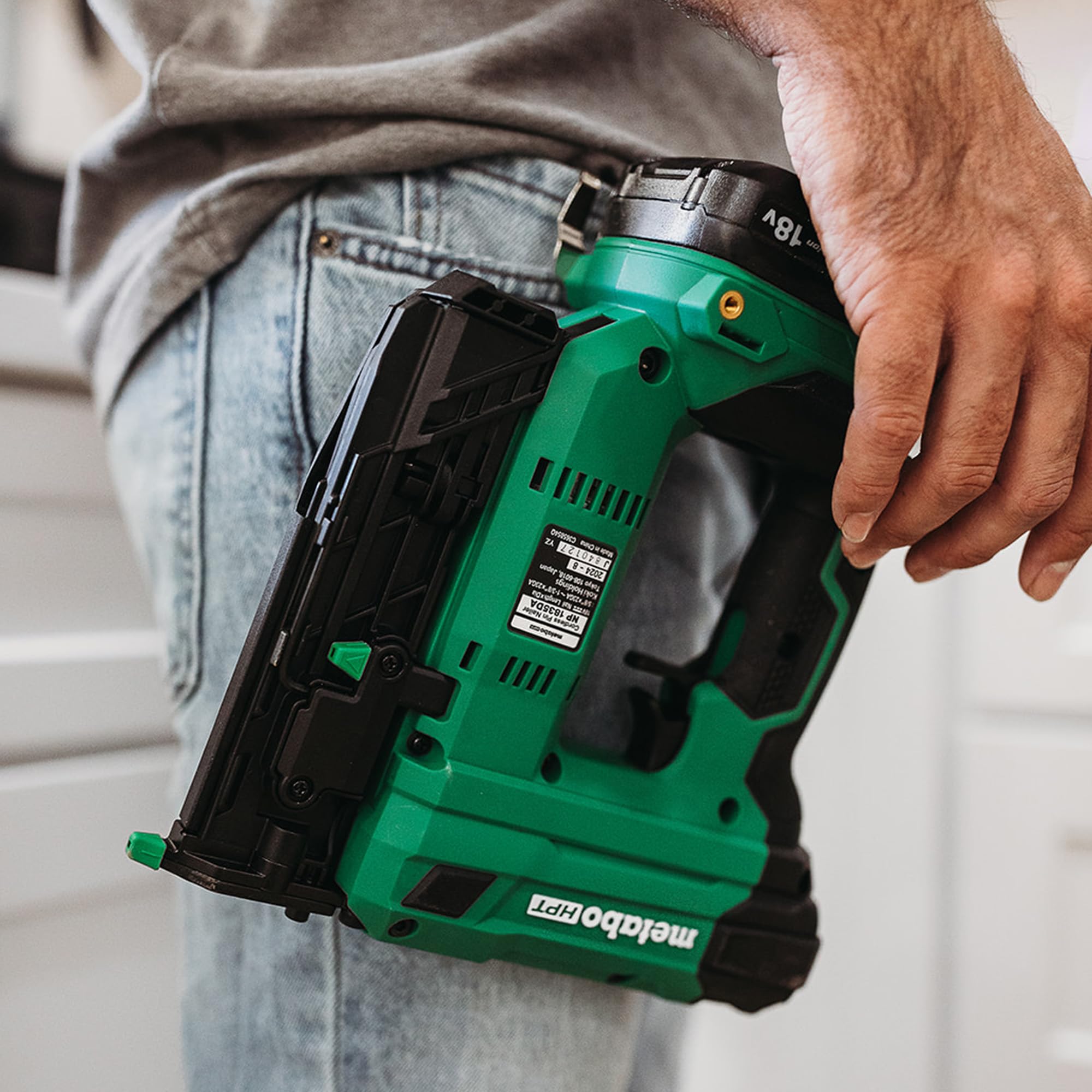metabo-hpt-np1835da-18v-cordless-23-gauge-pin-nailer-kit image 3