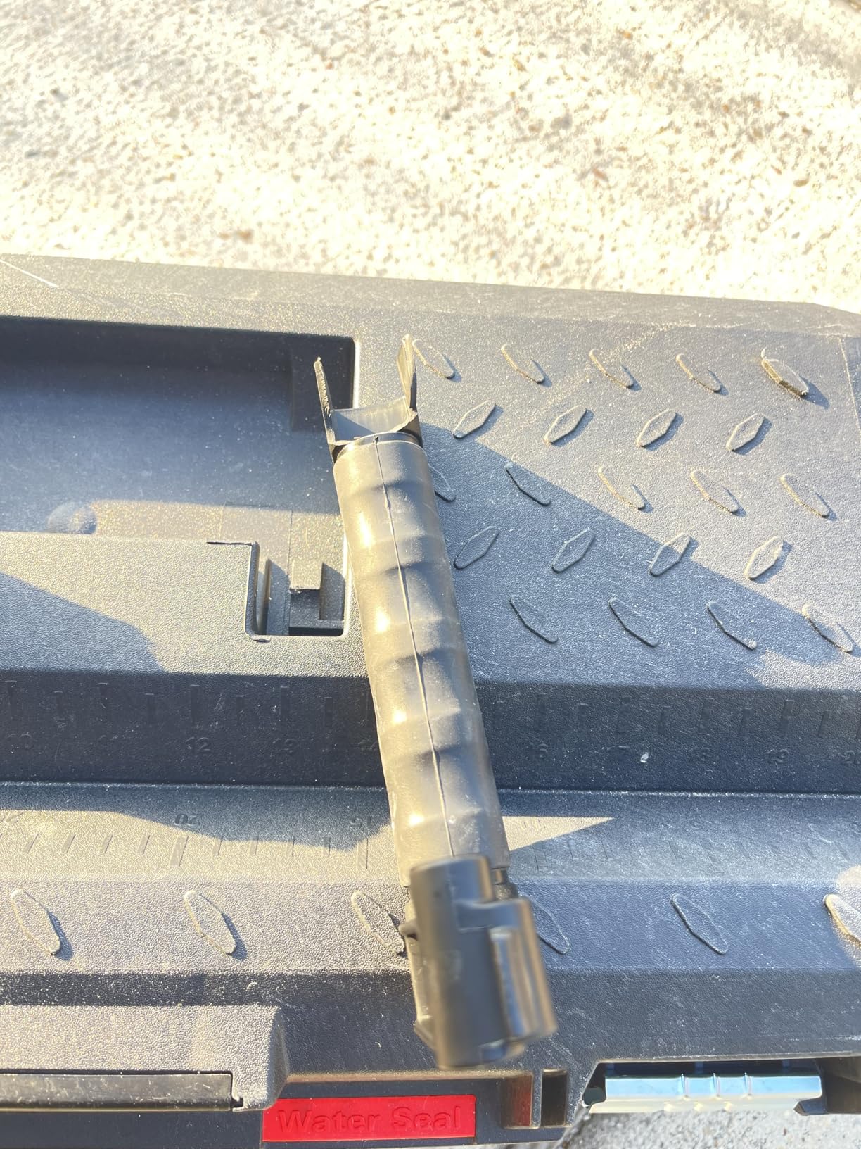 Good box, stiff latch