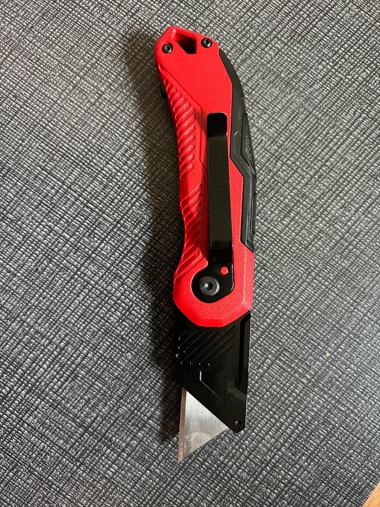 Blade won't stay locked