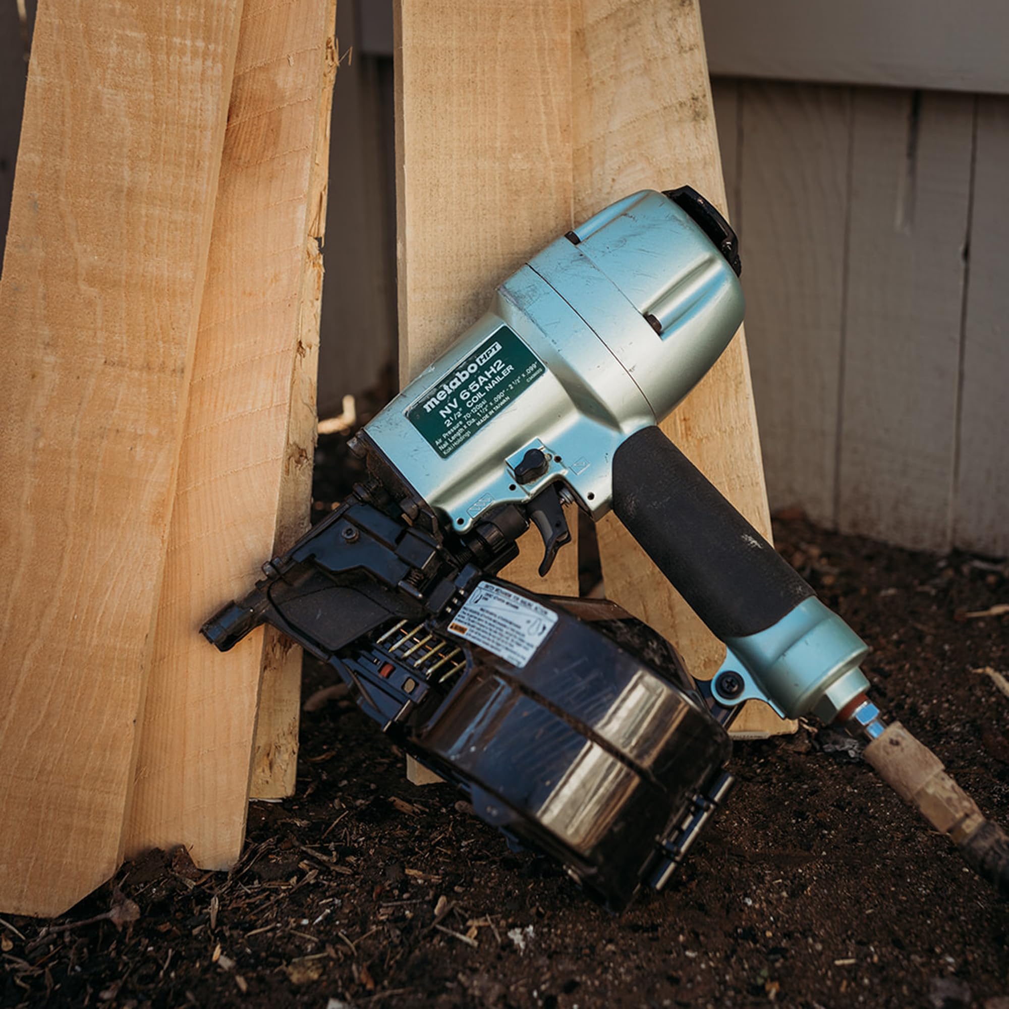 metabo-hpt-pneumatic-siding-nailer-18v-impact-driver-pro-bundle-kit-2-1-2-inch-c image 4