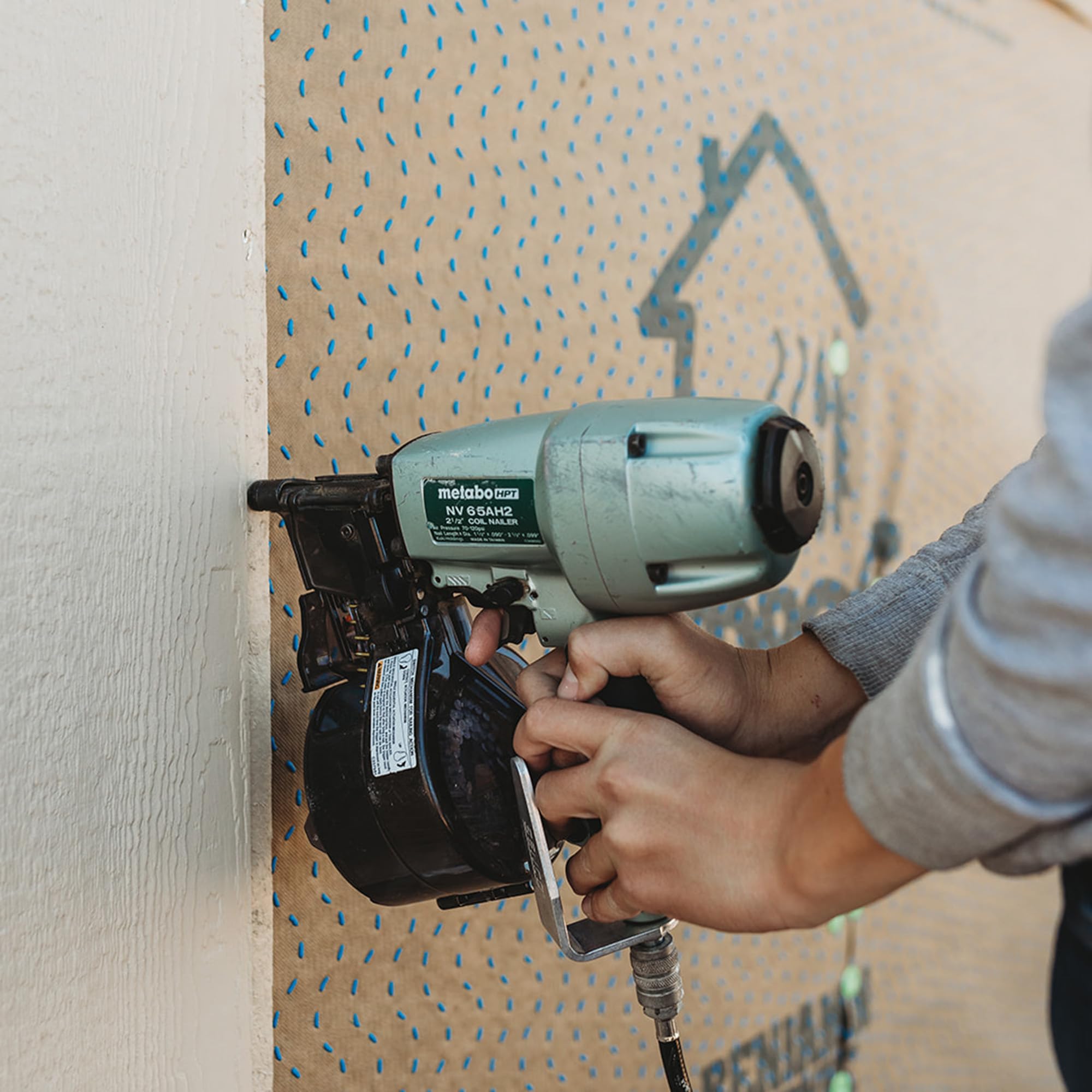 metabo-hpt-pneumatic-siding-nailer-18v-impact-driver-pro-bundle-kit-2-1-2-inch-c image 3