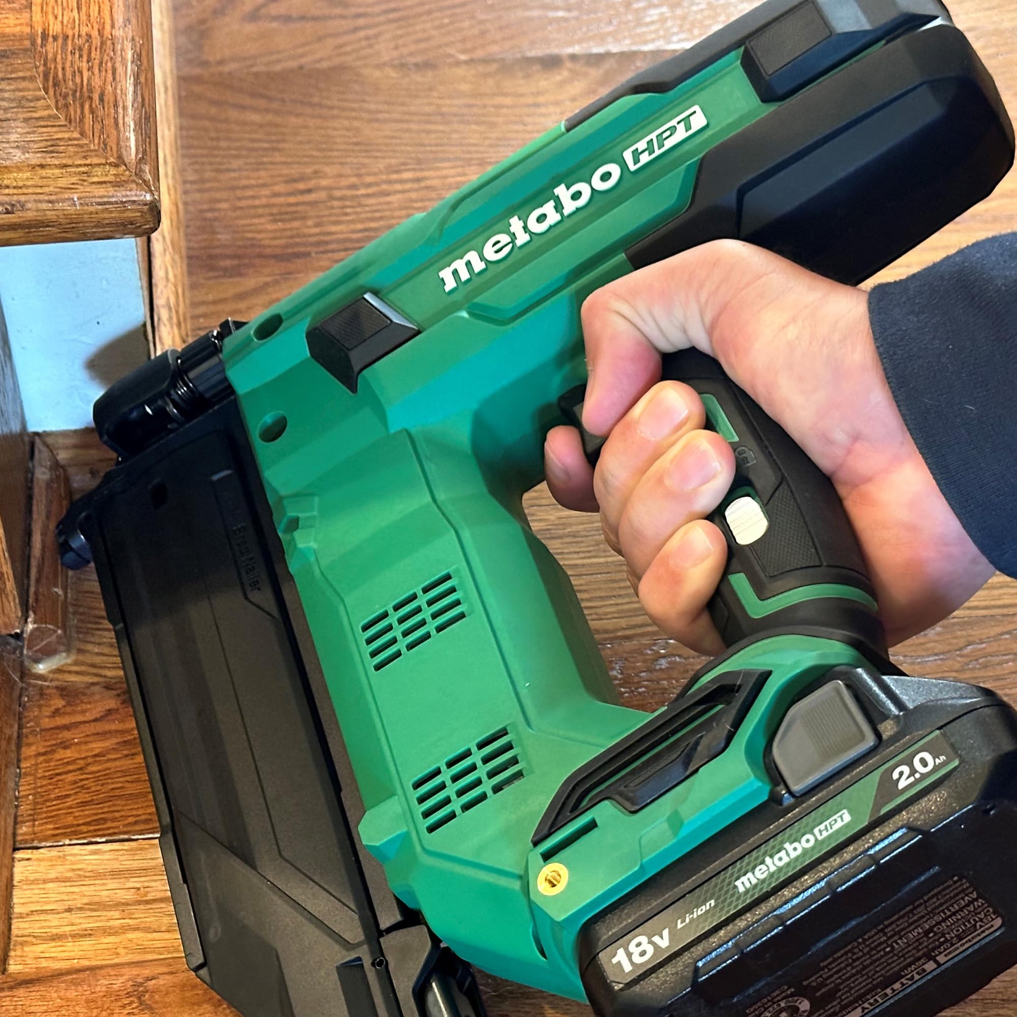 metabo-hpt-18v-multivolt-2-piece-combo-kit-kc18dexqd-impact-driver-18-gauge-brad image 5