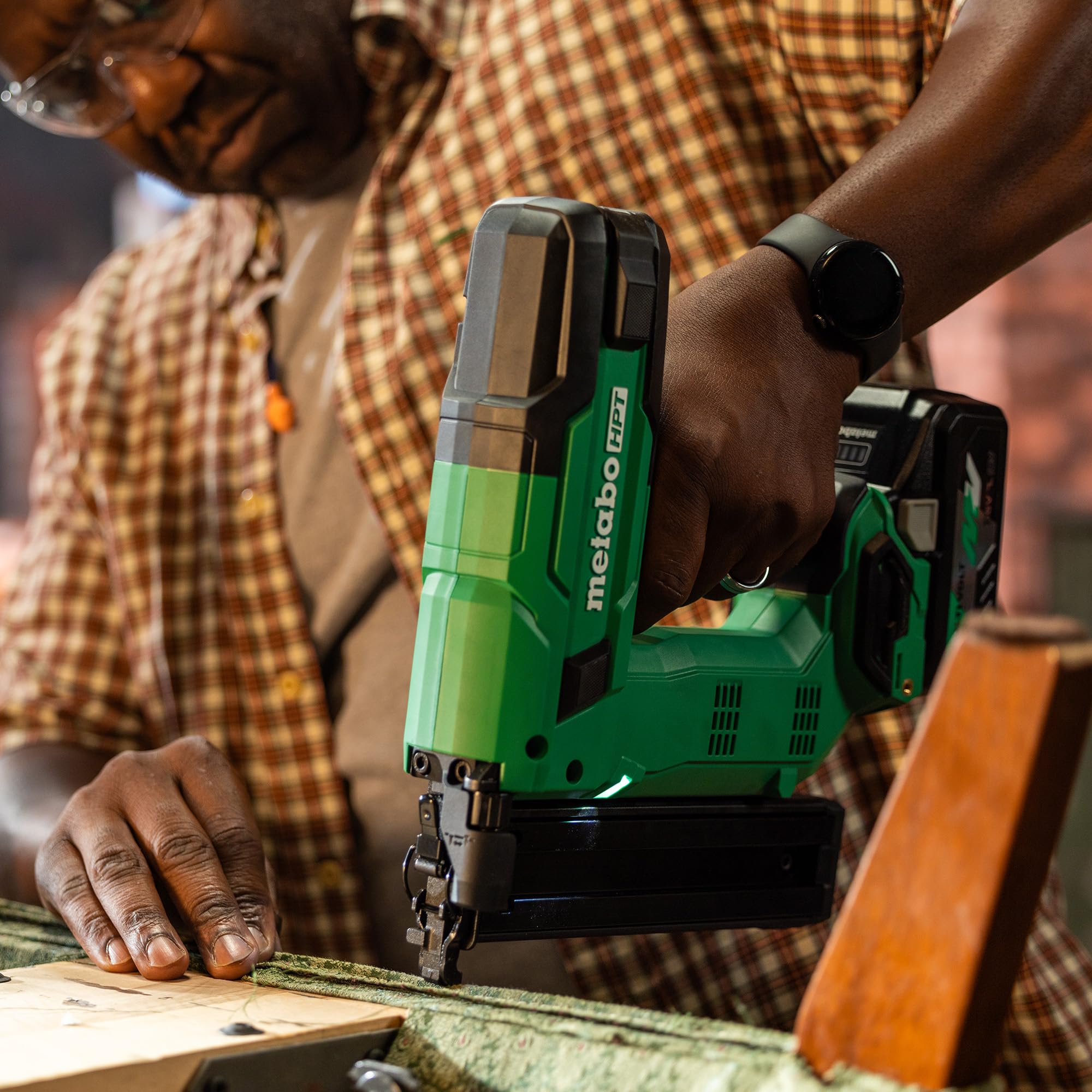 metabo-hpt-n1804db-18v-cordless-narrow-crown-stapler-18-gauge-1-2-to-1-1-2-with- image 3