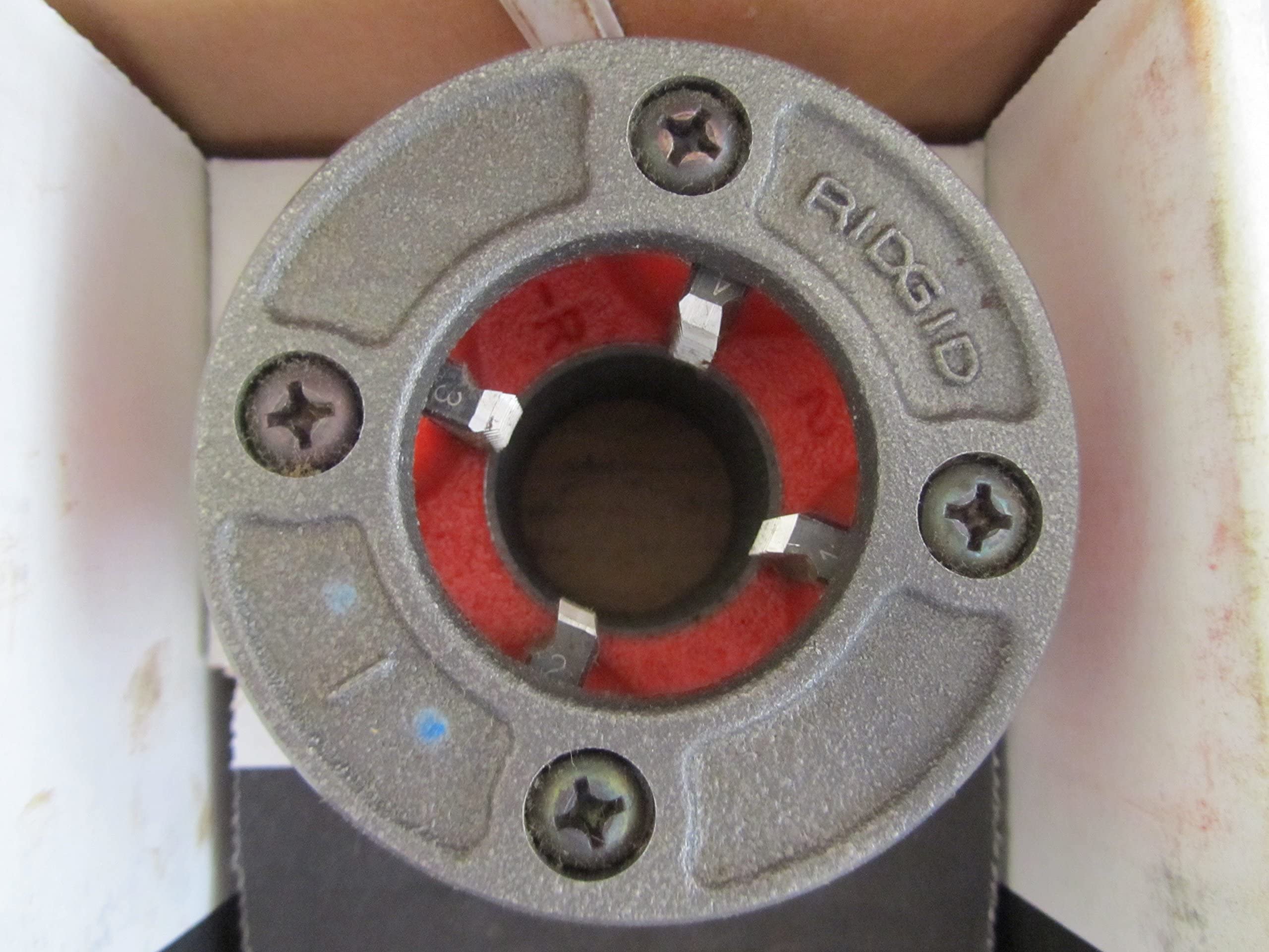 ridgid-36900-1-inch-die-head-hand-threader-with-high-speed-alloy-dies image 3
