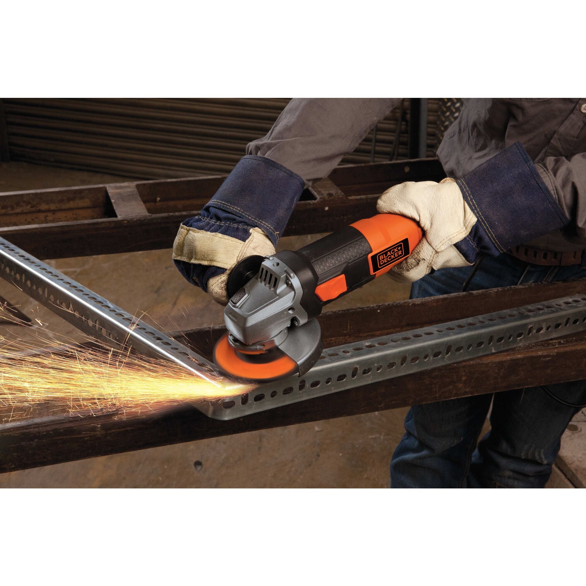 black-decker-4-1-2-inch-6-amp-angle-grinder-bdeg400 image 2