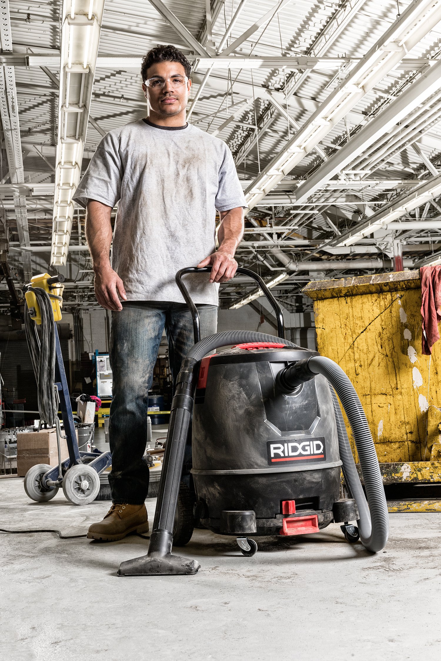ridgid-50338-1650rv-16-gallon-wet-dry-vacuum-6-5-peak-hp-motor-on-bottom-design- image 4