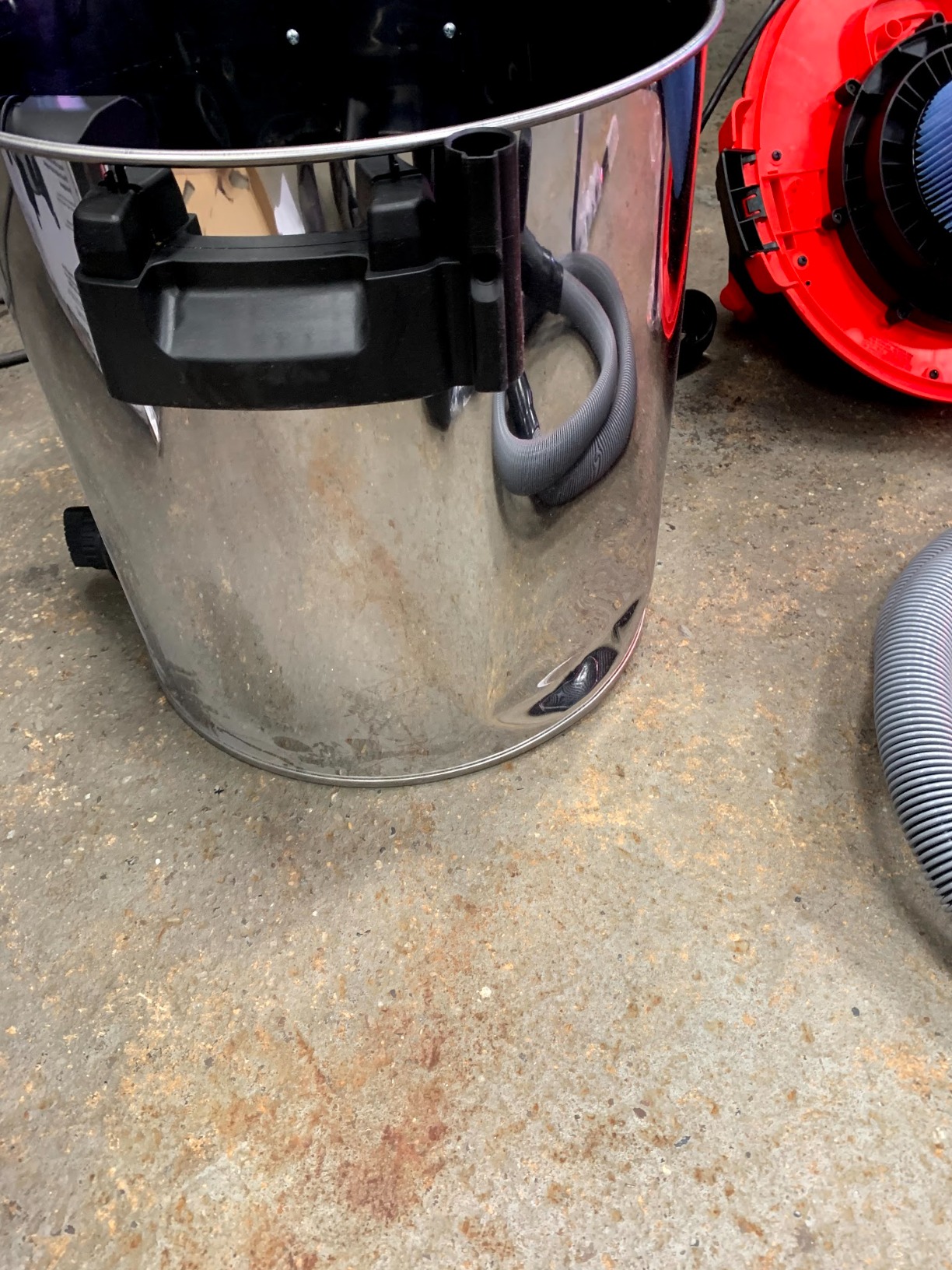 Great vacuum, but hose is short