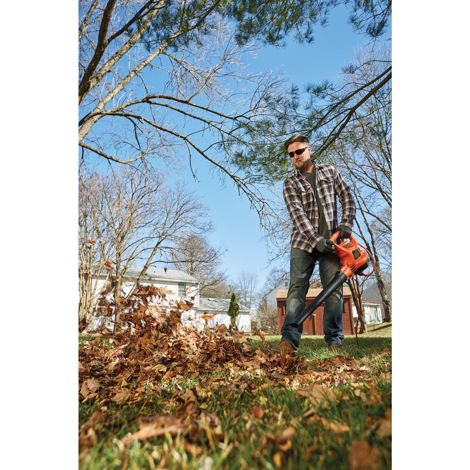 black-decker-3-in-1-vacpack-12-amp-electric-leaf-blower-vacuum-and-mulcher image 3