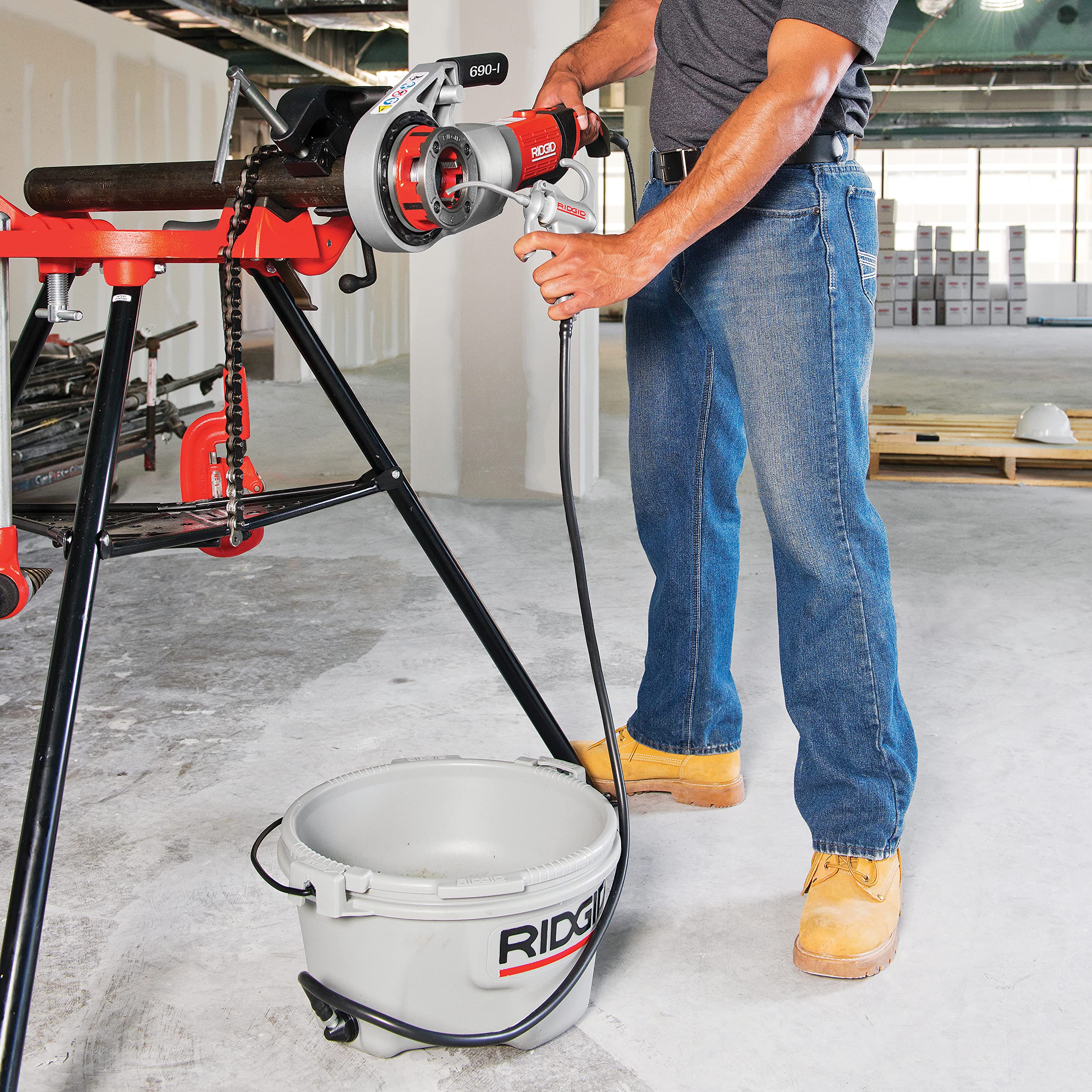 ridgid-10883-model-418-handheld-oiler-bucket-with-1-gallon-premium-thread-cuttin image 8