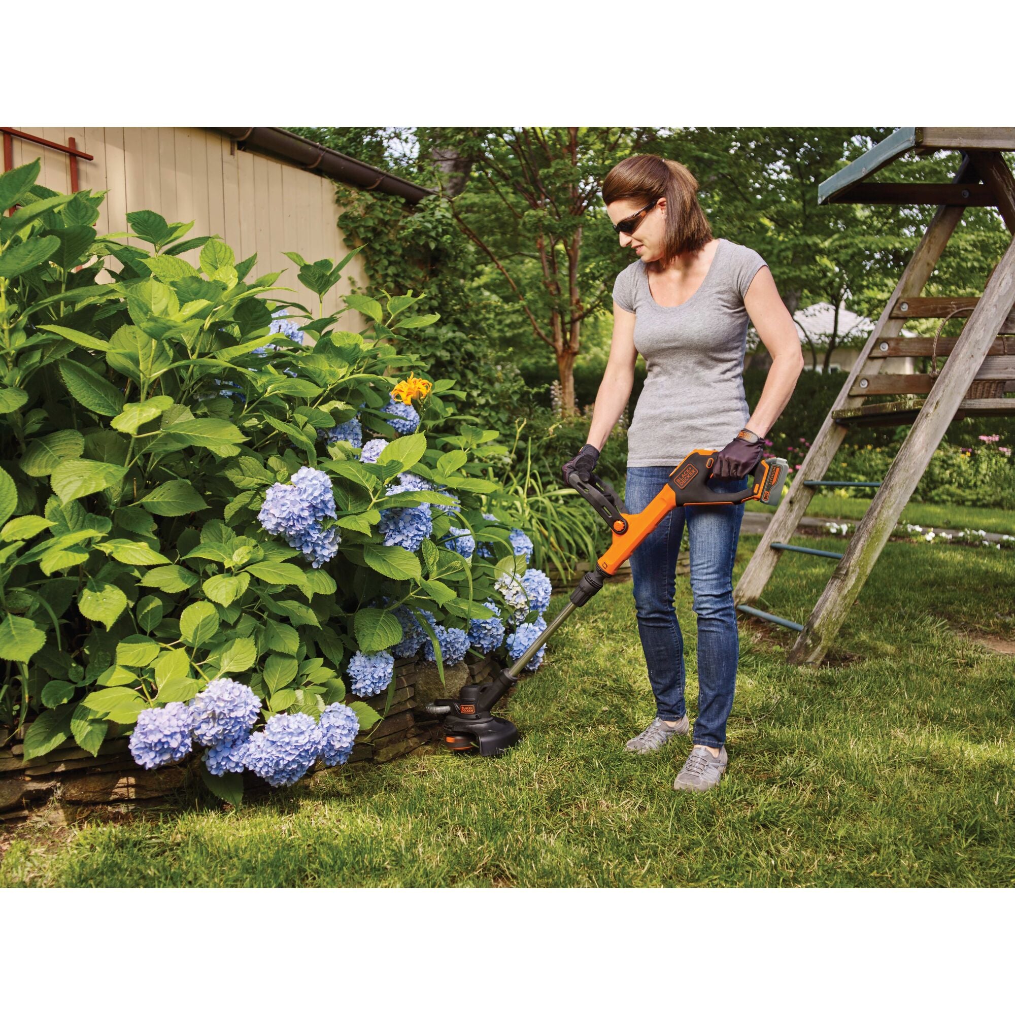 black-decker-20v-max-easyfeed-cordless-string-trimmer-and-edger-2-5-ah-battery-a image 3