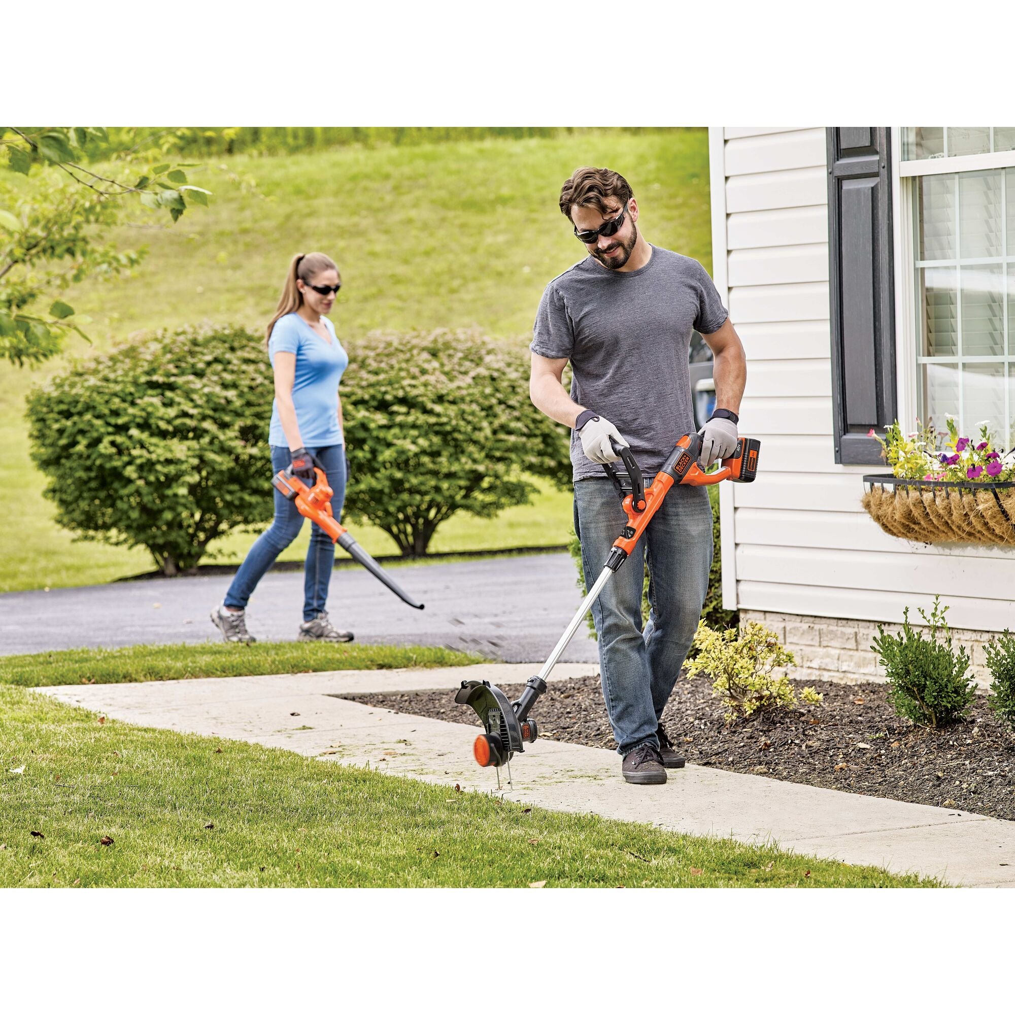 black-decker-40v-max-cordless-string-trimmer-edger-and-leaf-blower-combo-kit-wit image 2