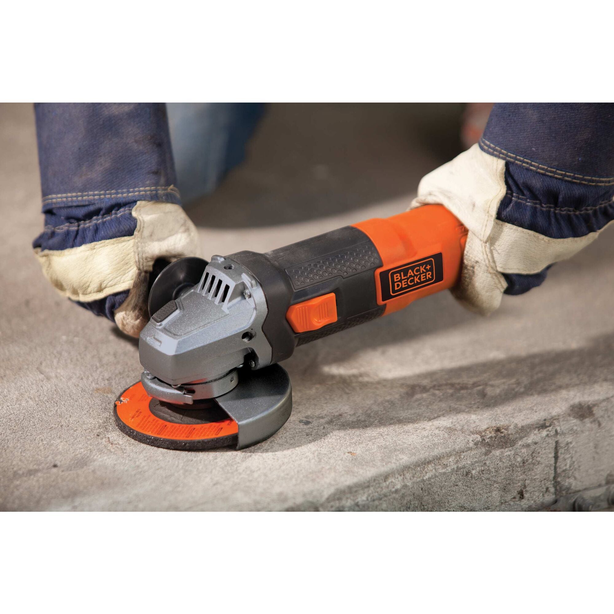 black-decker-4-1-2-inch-6-amp-angle-grinder-bdeg400 image 3