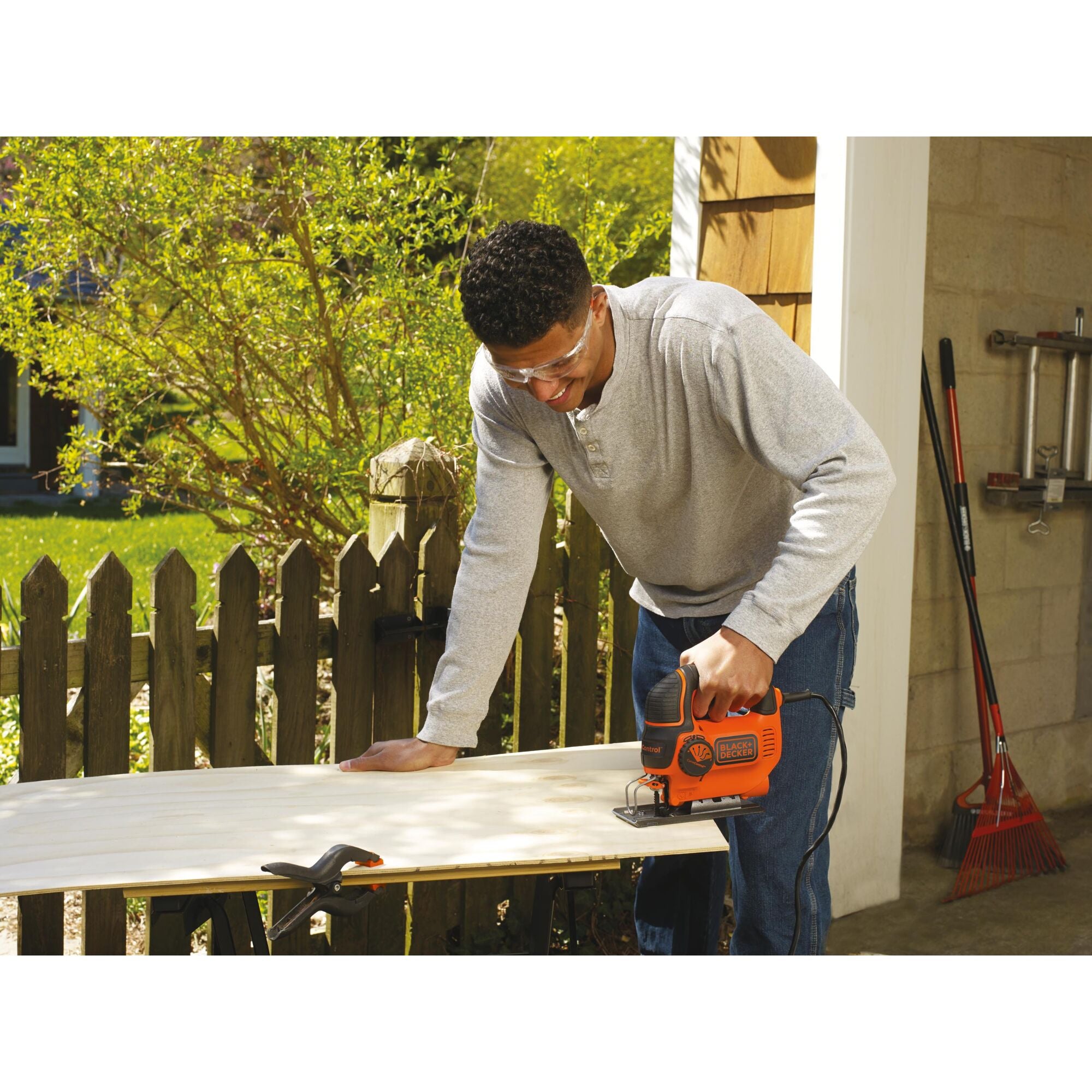 black-decker-5-amp-electric-jig-saw-with-curvecontrol image 2