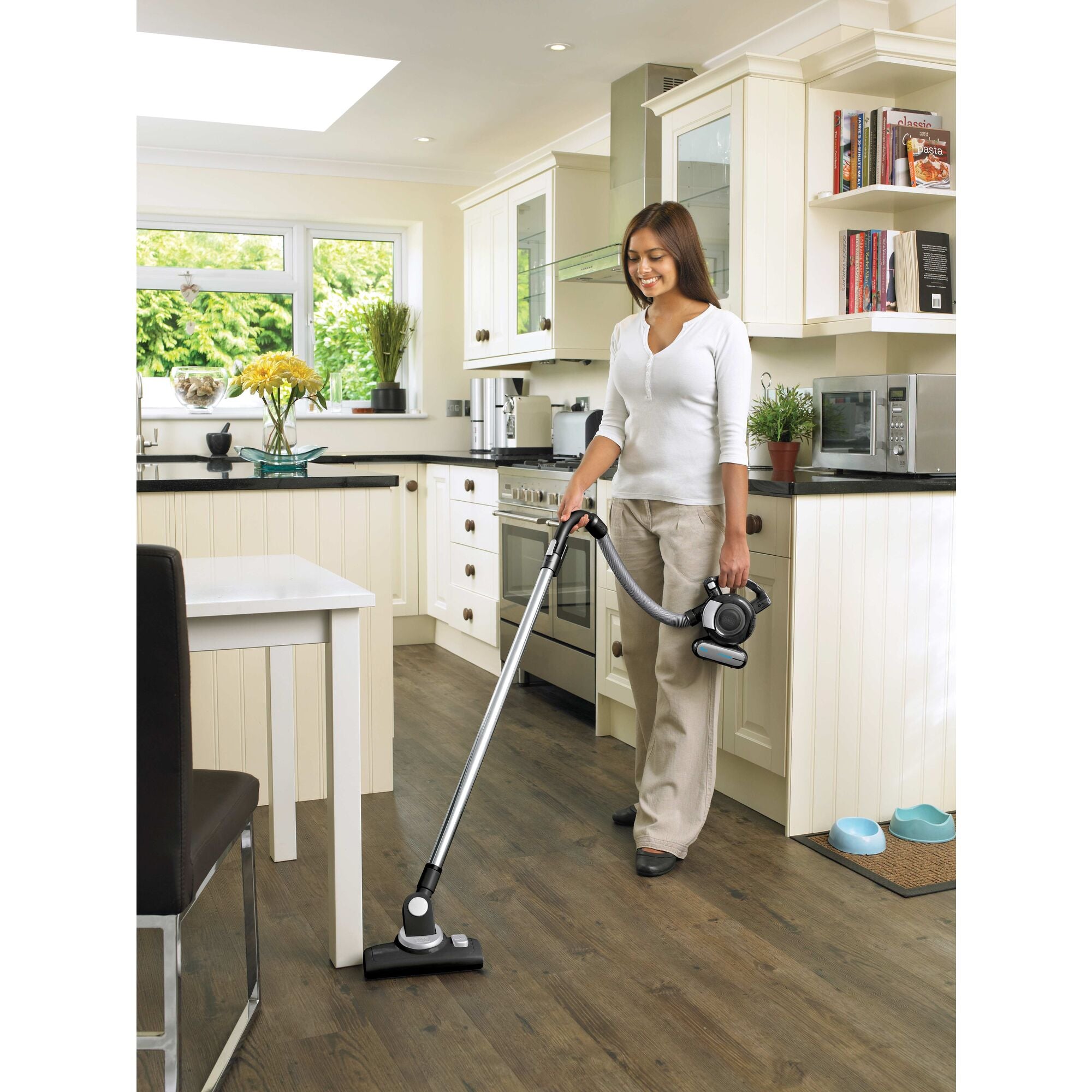 black-decker-dustbuster-20v-max-flex-handheld-vacuum image 2