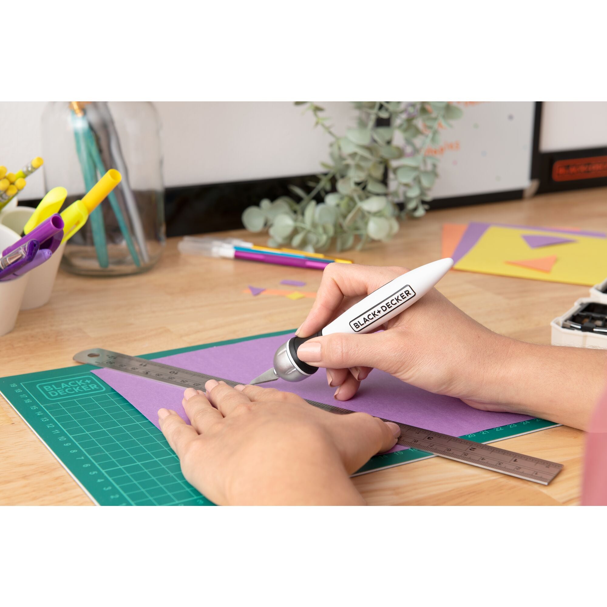 black-decker-craft-hobby-knife-kit-with-26-assorted-blades-and-cutting-mat image 2