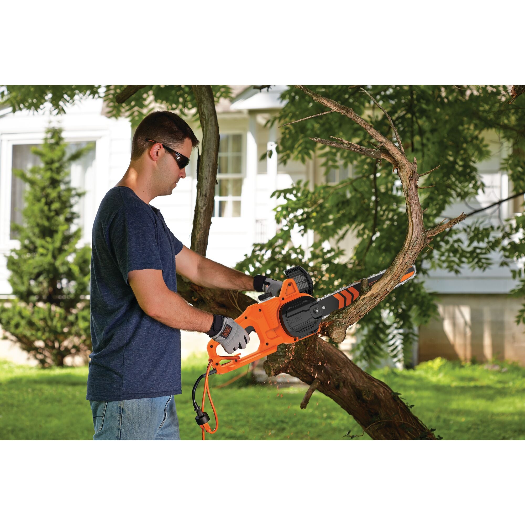 black-decker-8-amp-14-inch-electric-chainsaw-with-automatic-oiling image 2