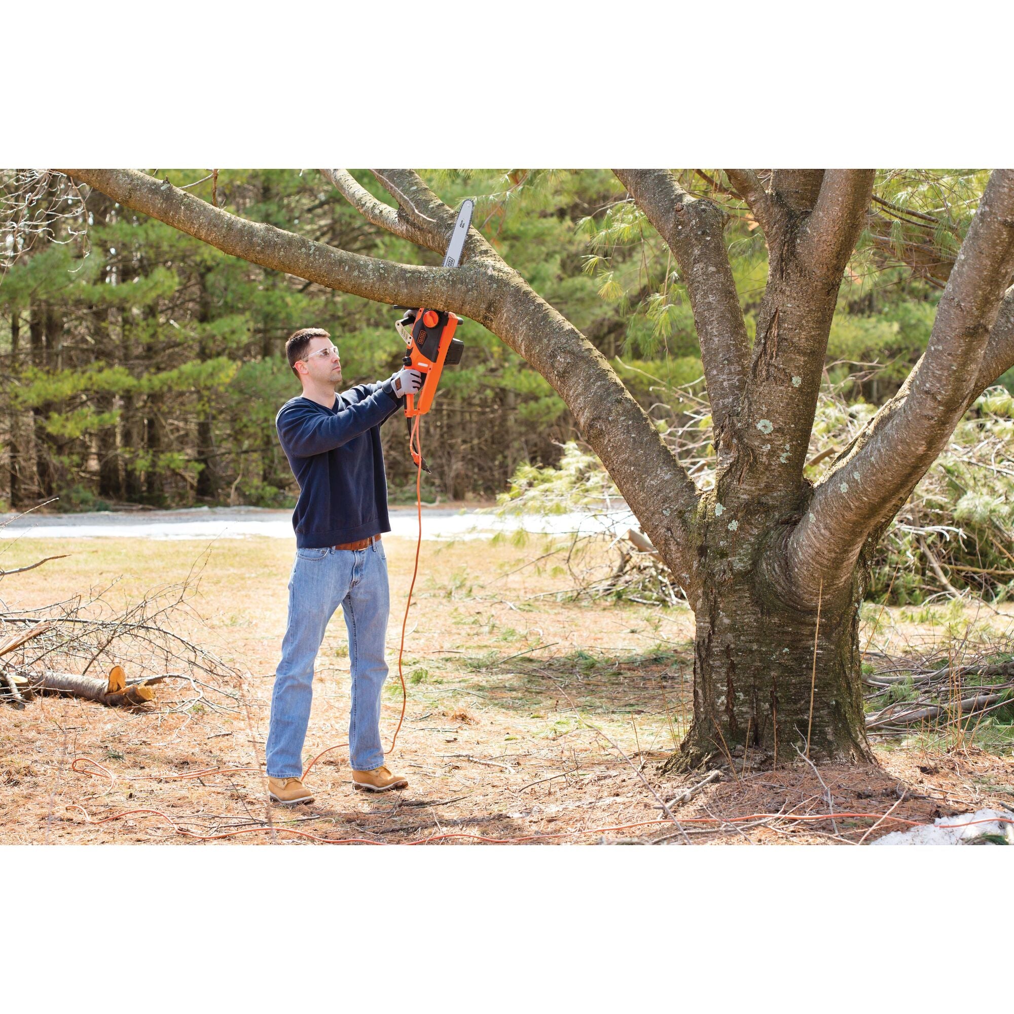 black-decker-15-amp-18-inch-corded-electric-chainsaw image 2