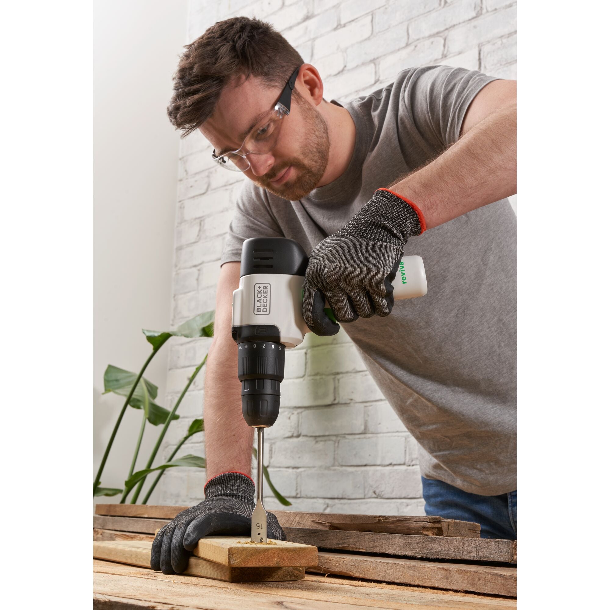 black-decker-reviva-12v-max-cordless-drill-with-charger image 2