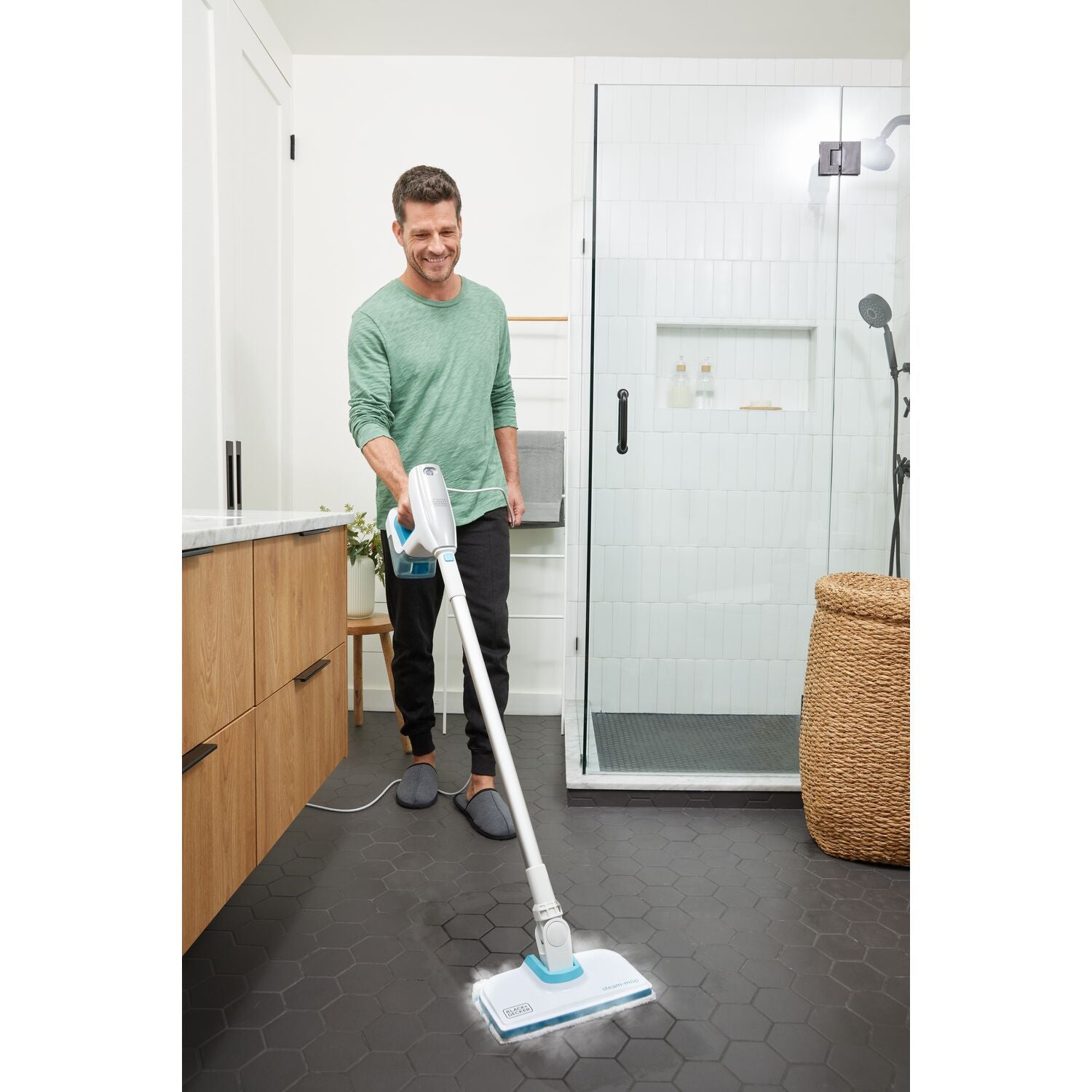 black-decker-multipurpose-corded-handheld-steamer-with-6-attachments image 2