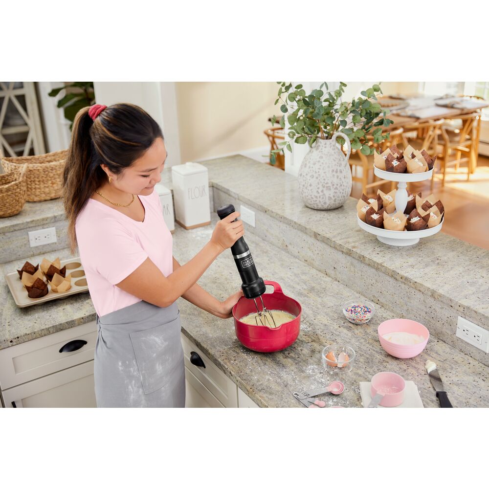 black-decker-kitchen-wand-hand-mixer-attachment image 2