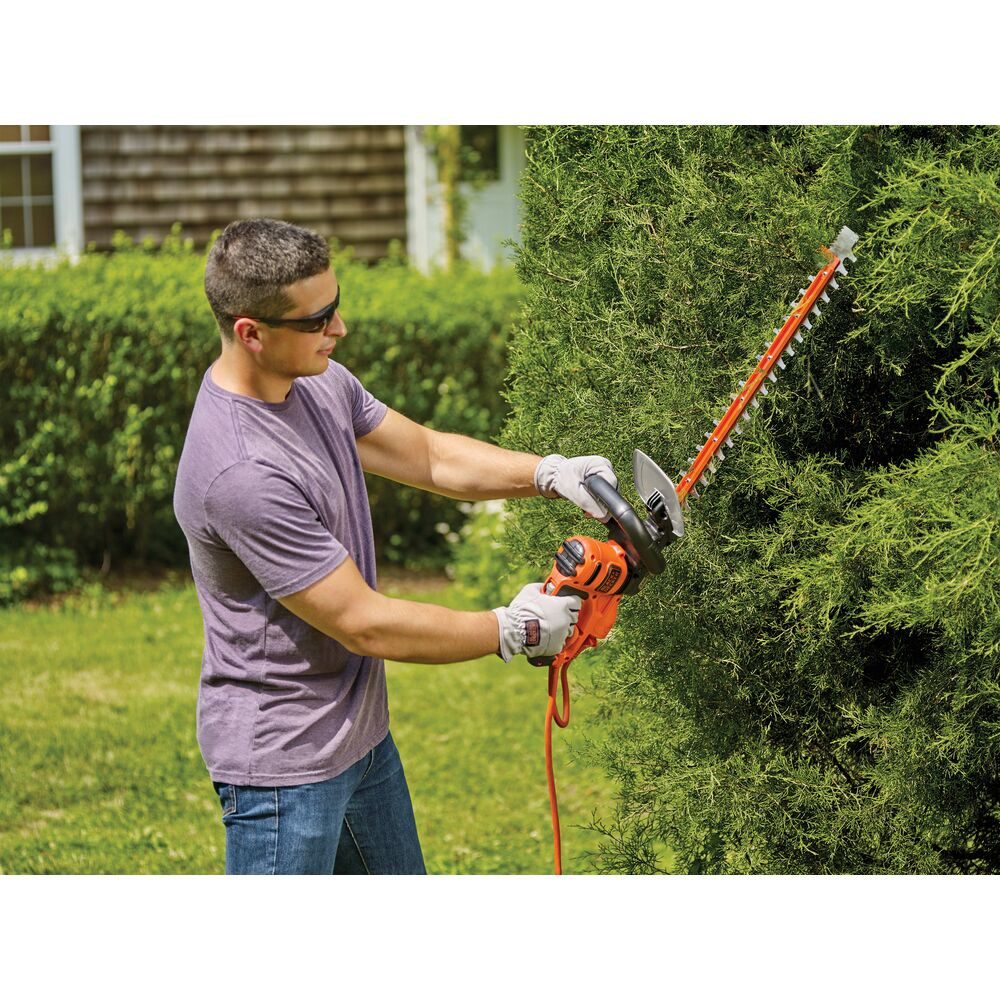 black-decker-22-inch-hedge-trimmer-corded-electric image 2